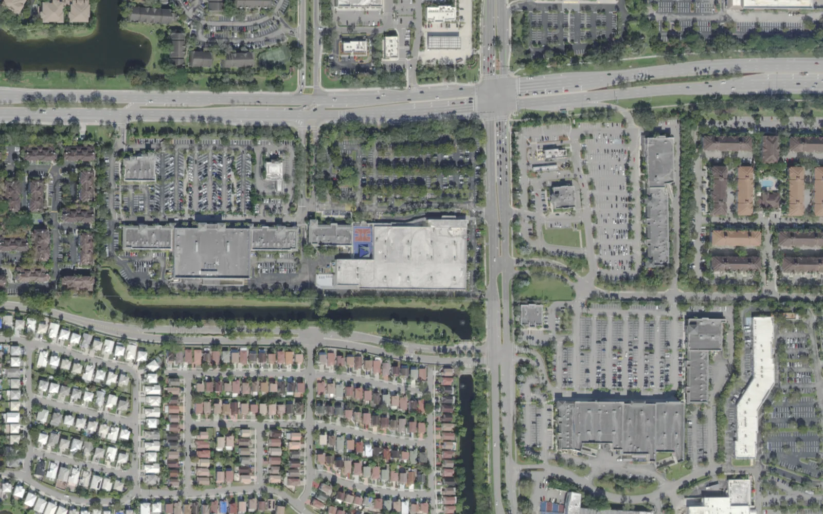 Renaissance Charter School at Coral Springs and its parking lot on West Sample Road, seen from the air